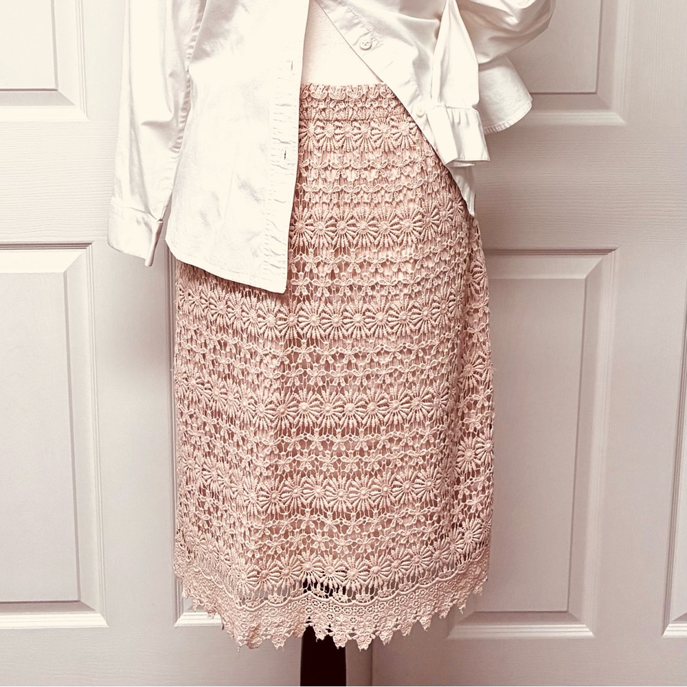 EUC Zara Woman Crocheted Lace skirt. Stretch waist; In Light peach cream; Small